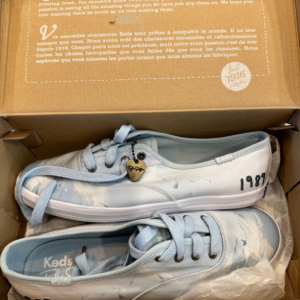 Taylor Swift 1989 Seagull Keds NIB